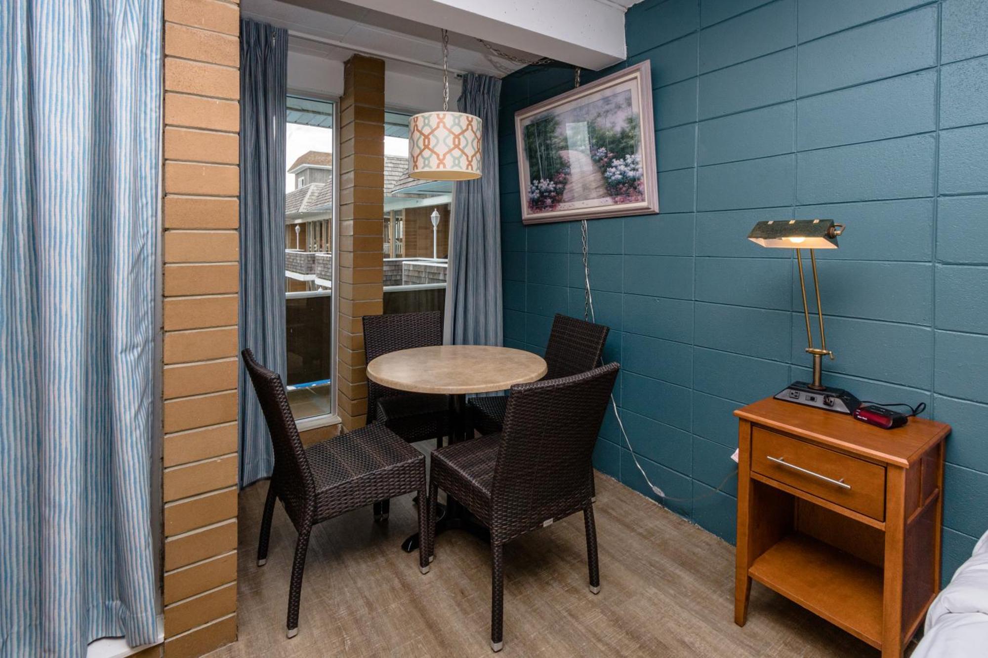 Motel Charlroy 3*